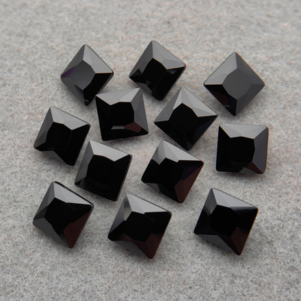 Фианит квадрат, Black