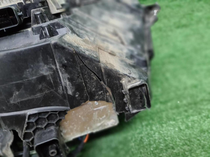 Битая Фара правая Genesis G80 2 (2020-2024) LED