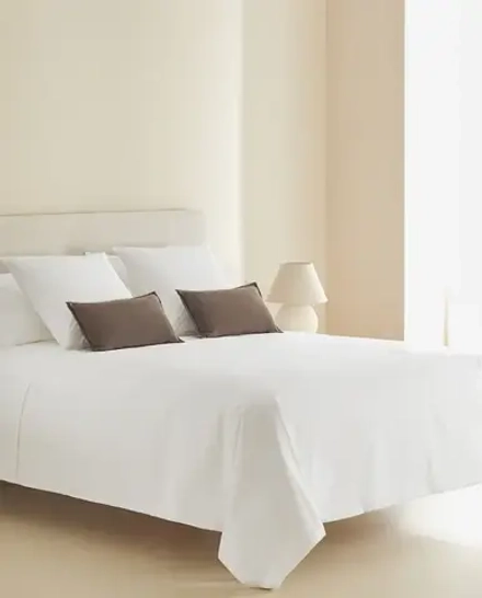 ZARA HOME ПРОСТЫНЯ НА РЕЗИНКЕ ИЗ ПЕРКАЛЯ (КОЛИЧЕСТВО НИТЕЙ 300), БЕЛЫЙ