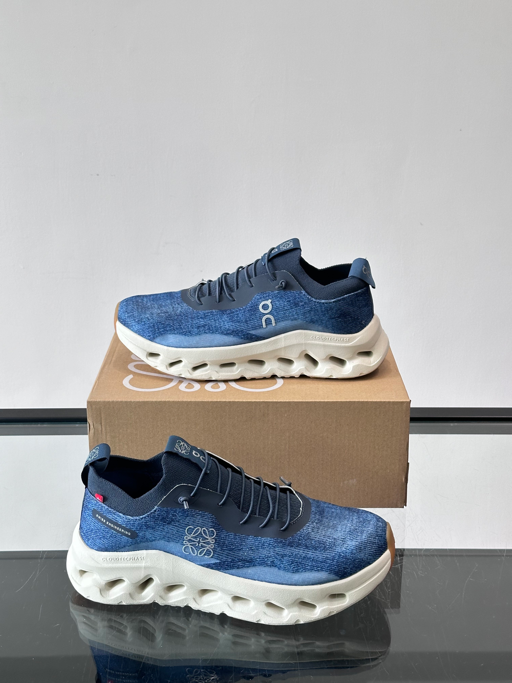 Кроссовки On Running x Loewe Cloudsolo