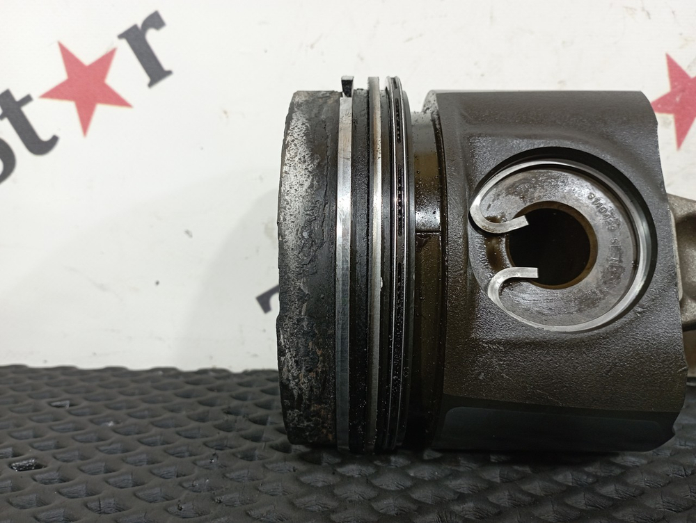 Поршень с шатуном