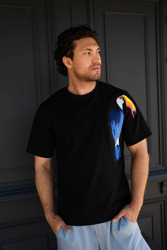 Футболка из премиального хлопка с вышивкой Тукан,  цвет Черный
