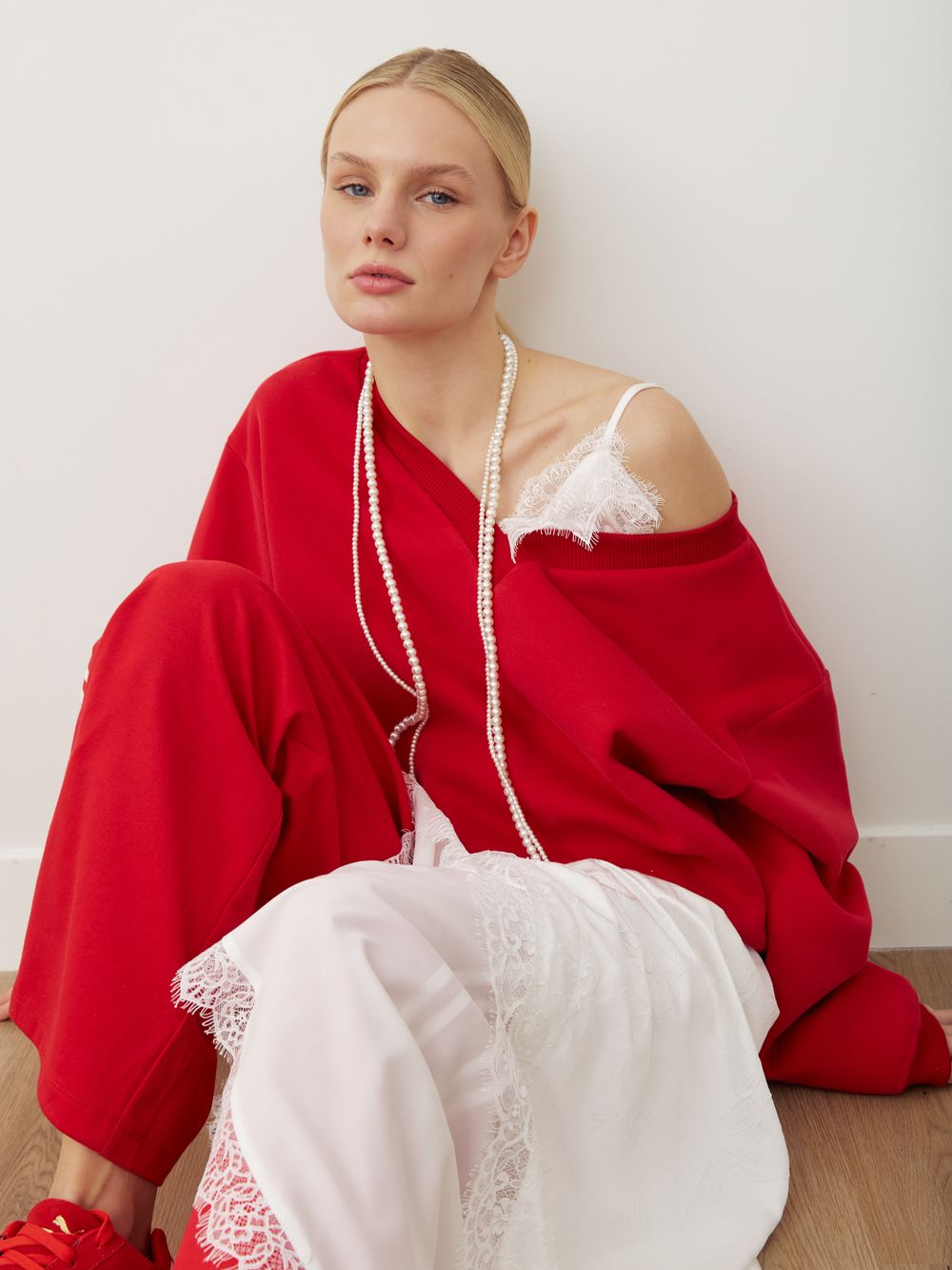 СВИТШОТ С V-ВЫРЕЗОМ КРАСНЫЙ