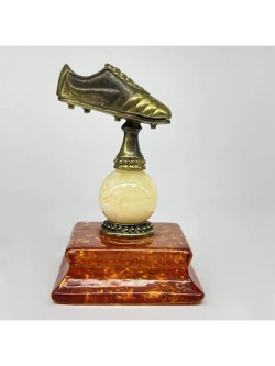 Бронзовая статуэтка на янтаре