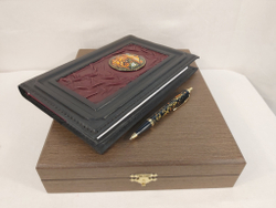 Ежедневник А5 "Жар-птица" (обложка из натуральной кожи) и ручкой с росписью Палех в футляре