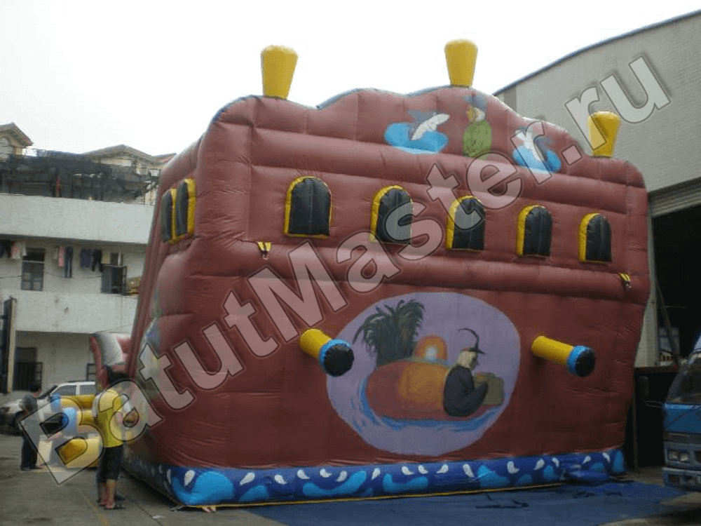 Большой надувной батут-горка "Фрегат"
