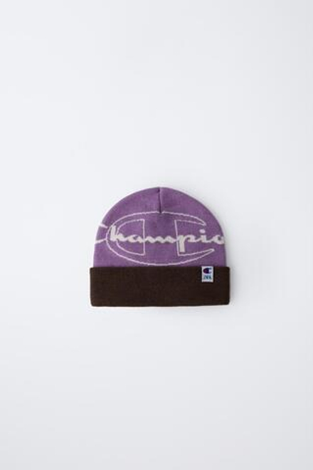 ZARA X CHAMPION ® ТРИКОТАЖНАЯ ШАПКА, ЦВЕТ МАЛЬВЫ