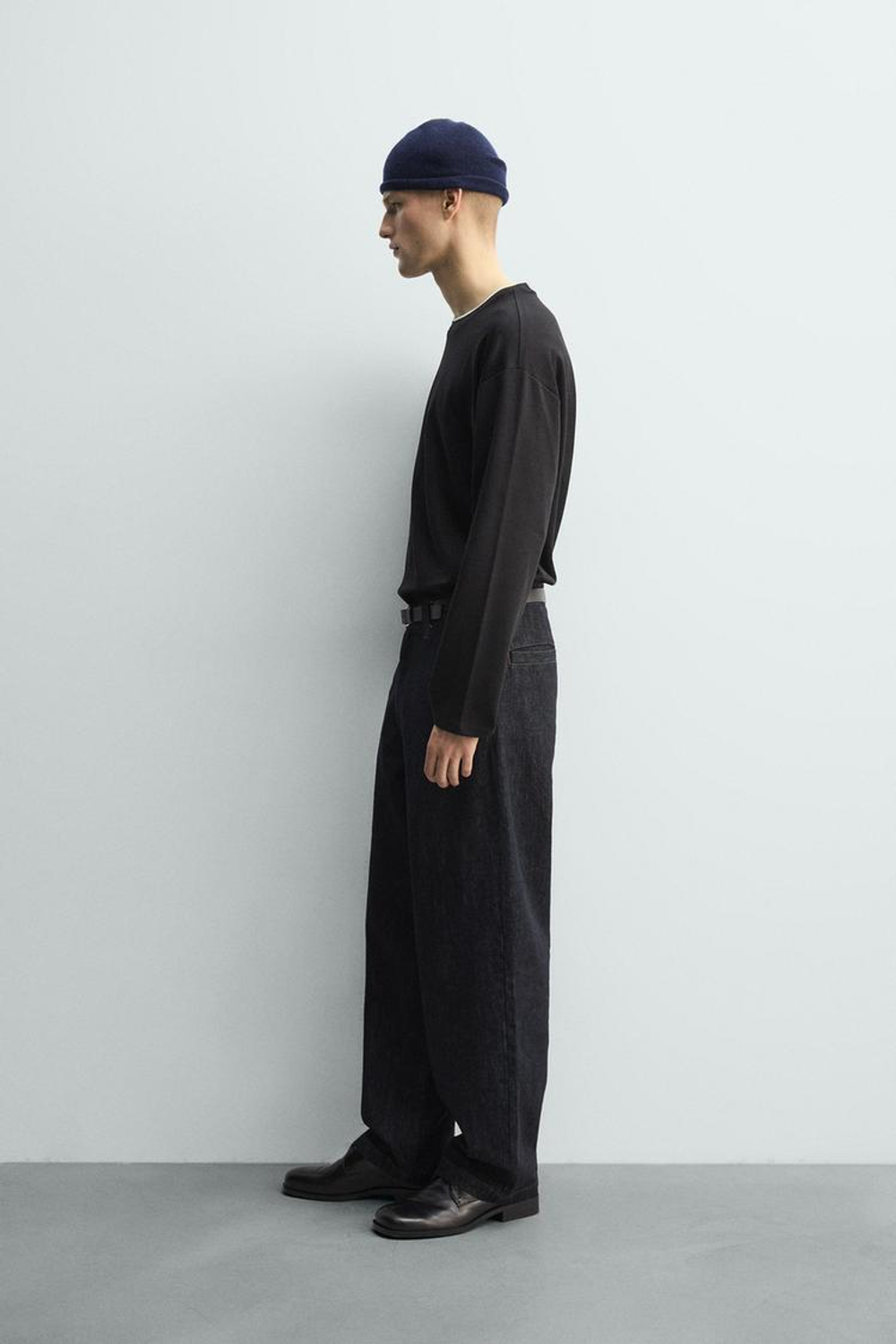 ZARA ФУТБОЛКА С КОНТРАСТНОЙ ДВОЙНОЙ ОТДЕЛКОЙ, ЧЕРНЫЙ