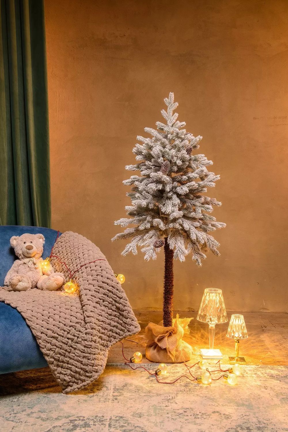 елка на ножке заснеженная "Камилла"