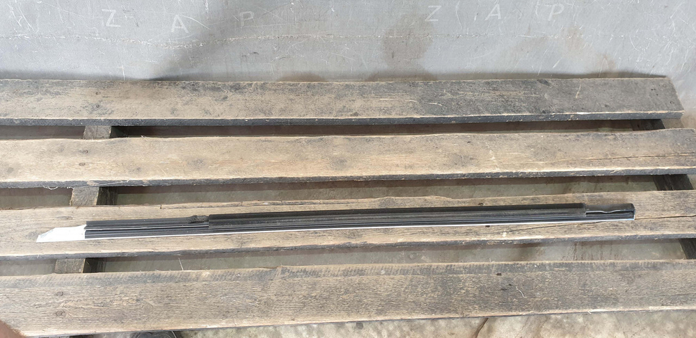 Молдинг двери передней правой Mercedes C (W205) 14-23 Б/У Оригинал A2057202024