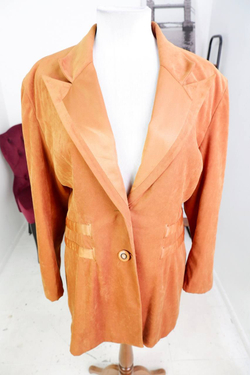 Жакет замшевый, визуально на 50 размер