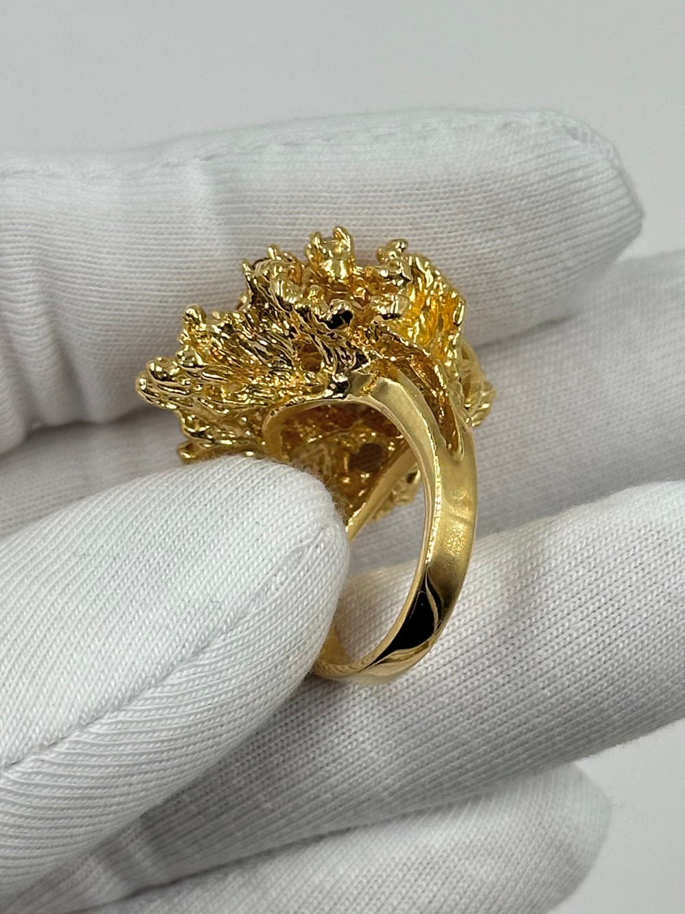 Кольцо с кристаллами