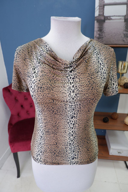 Футболка с анималистичным принтом 44 размер