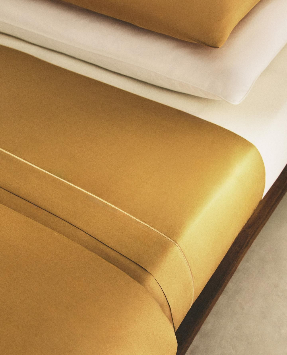 Zara Home - Простыня из сатина с подолом (300 нитей), горчичный, 160x280 см
