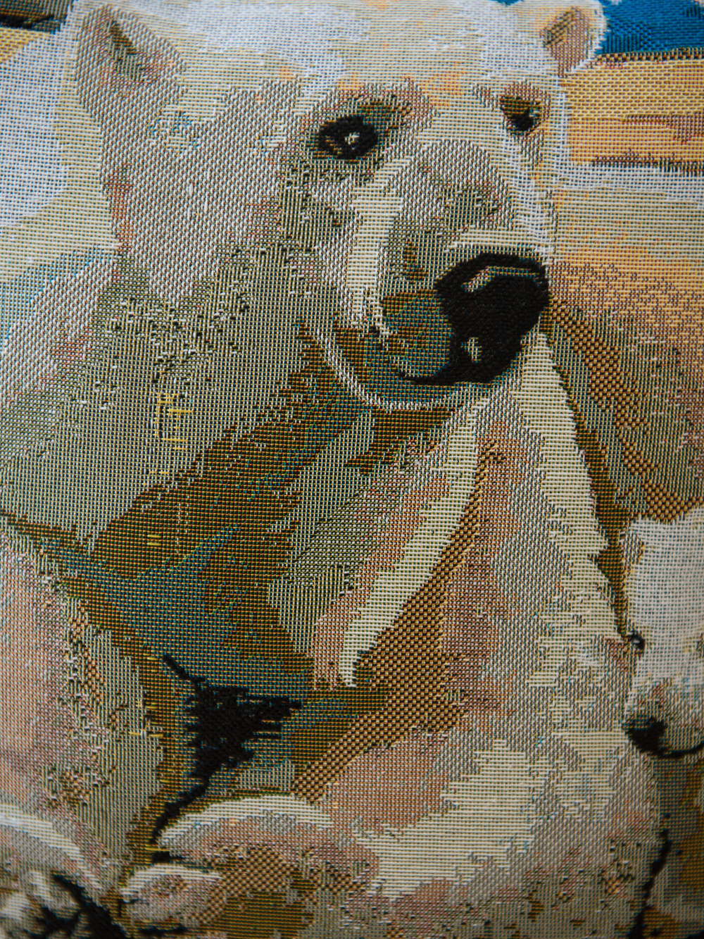 Наволочка гобеленовая декоративная для интерьерной подушки Медведица 38*38