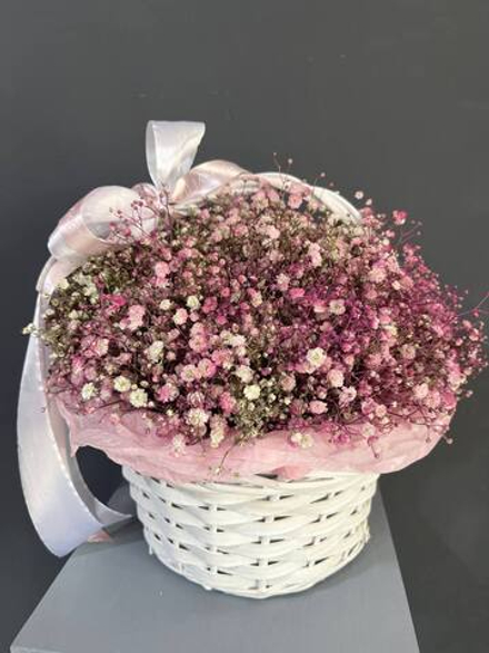 Корзинка с розовой гипсофилой