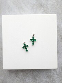 Подвеска крест зеленый