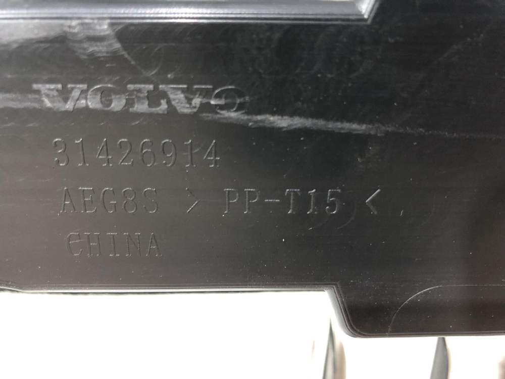 Обшивка крышки багажника Volvo XC60 2 17-22 Б/У Оригинал 31426914