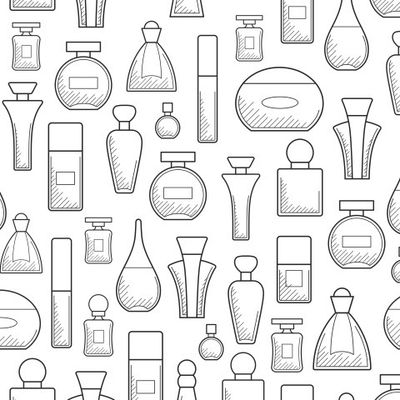 Флаконы с парфюмерией на белом фоне