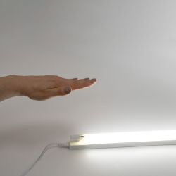 ULI-L24-8W-4200K SENSOR IP20 WHITE Светильник линейный светодиодный аналог Т8. с бесконтактным выключателем. 560х28х42мм. Белый свет. 600Lm. Корпус белый. TM Uniel.