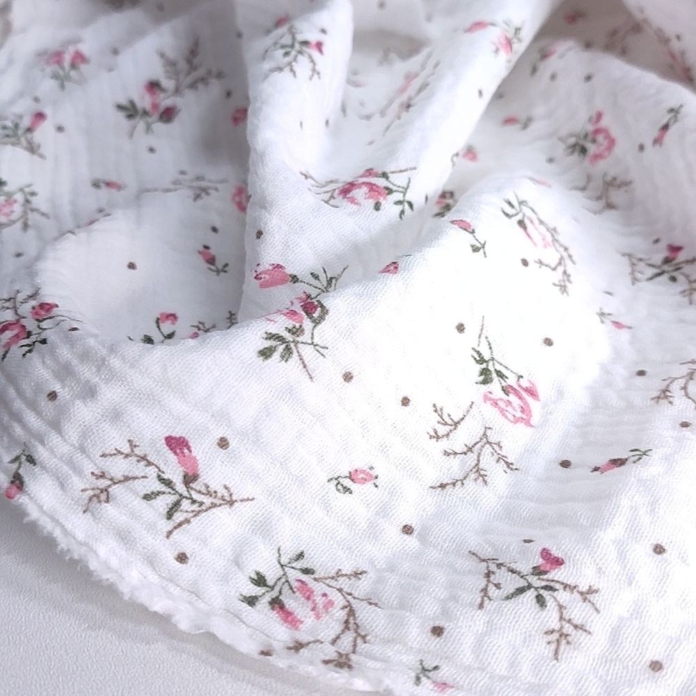 Муслин двухслойный "Цветы с веточками на молочном"