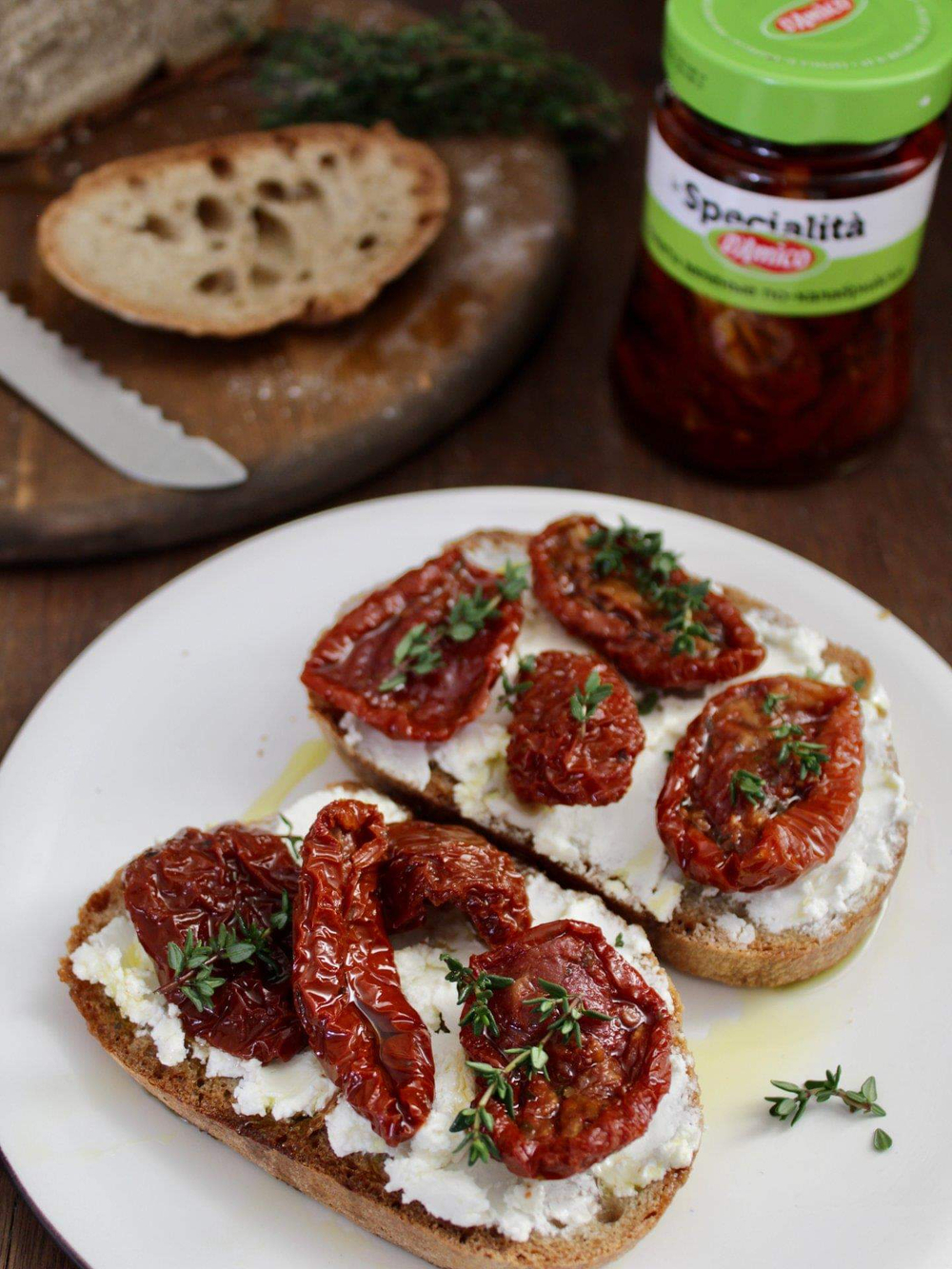 Вяленые томаты по-КАПРИЙСКИ в стеклянной банке 280 гр, Италия