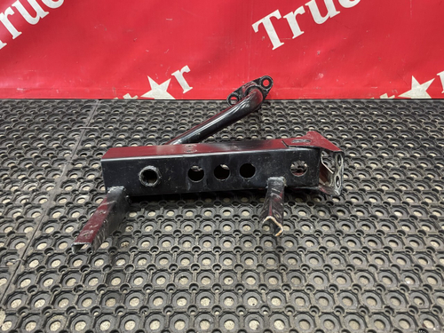 Кронштейн корпуса подножек правый 2023г.