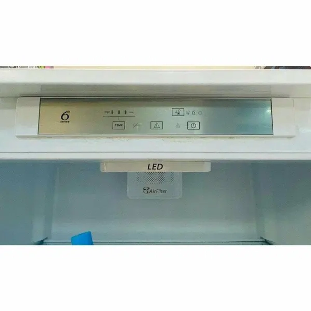 Встраиваемый холодильник Whirlpool SP40 800 EU1