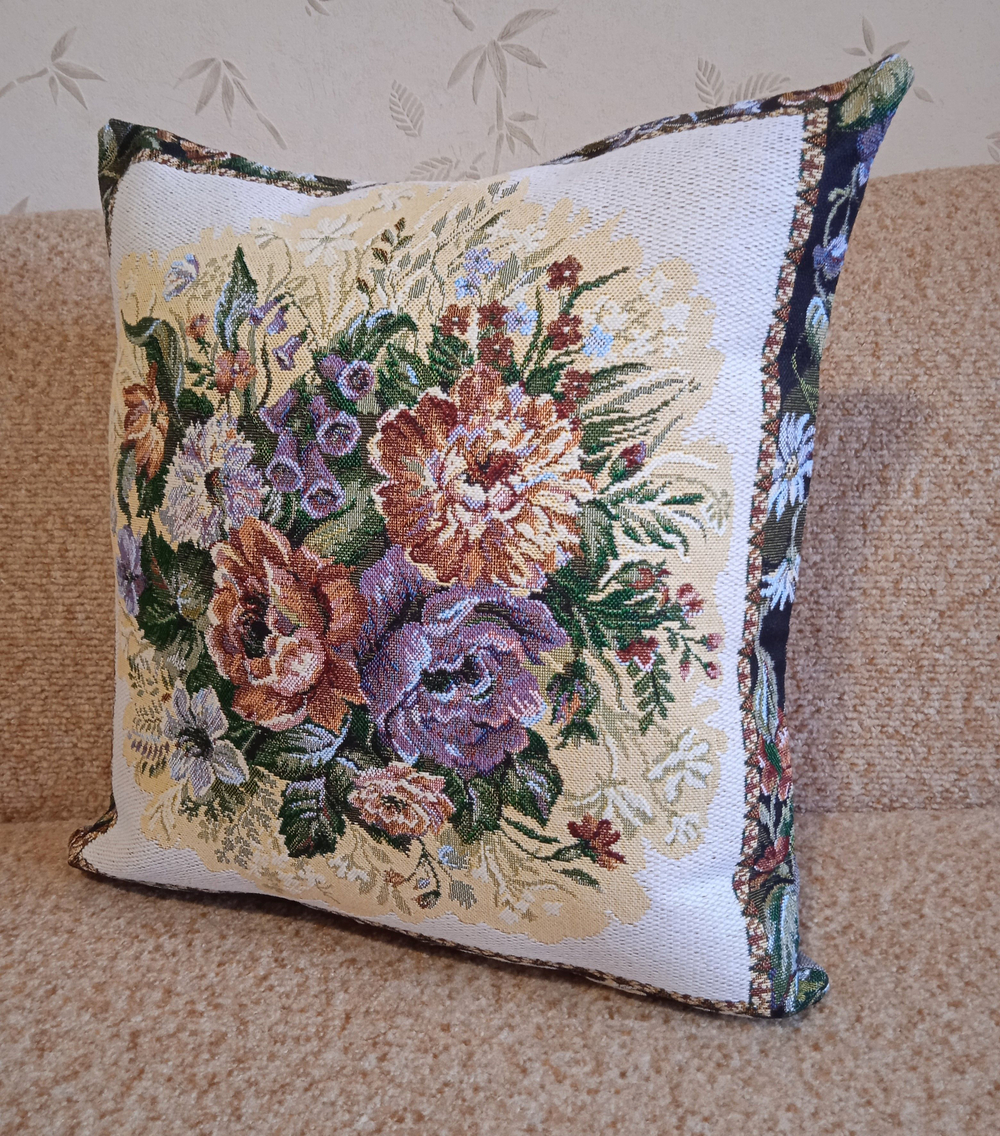 Декоративный гобеленовый чехол для интерьерной подушки Букет 47х47