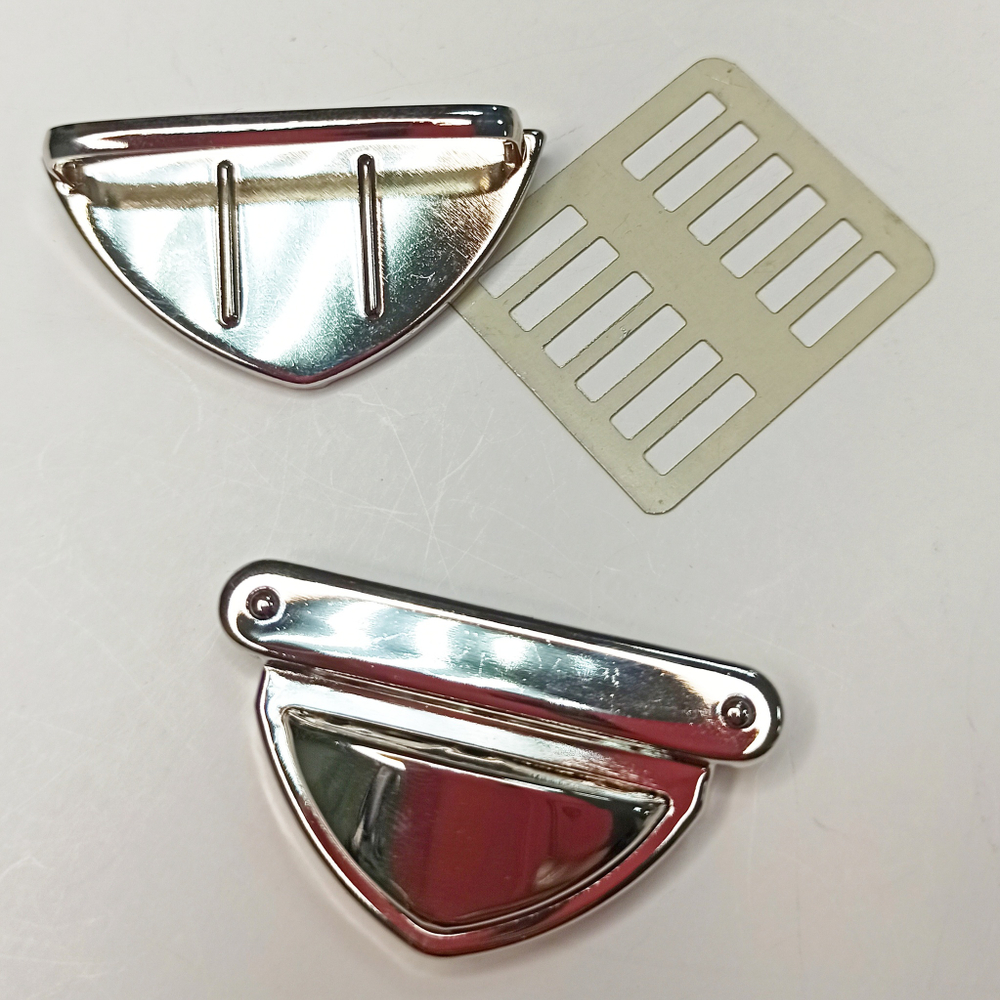 Замок-защелка на зажимах 52*35 Серебро