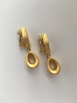 Клипсы матовые c подвесками Givenchy