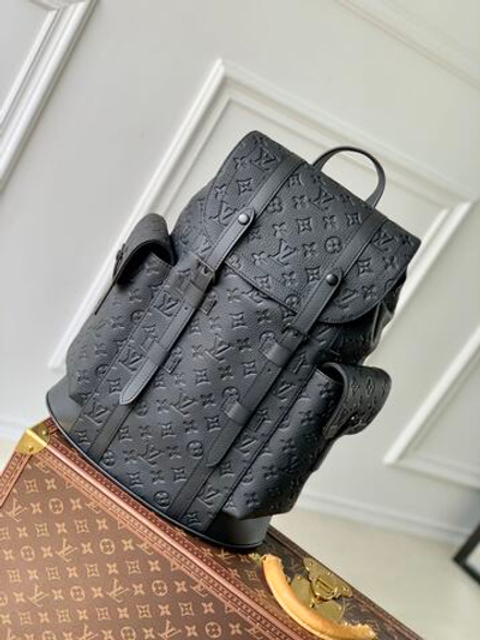 Louis Vuitton Christopher MM