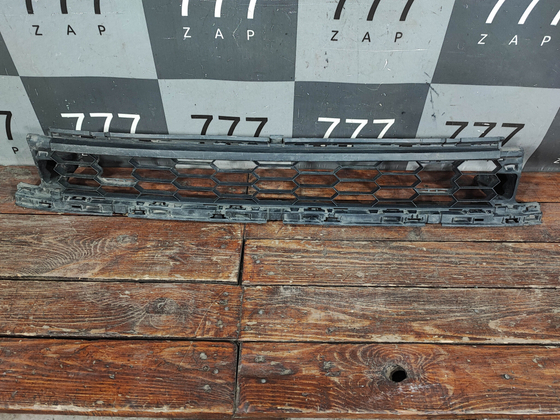 Решетка переднего бампера Skoda Karoq 17-нв Б/У Оригинал 57A853677A