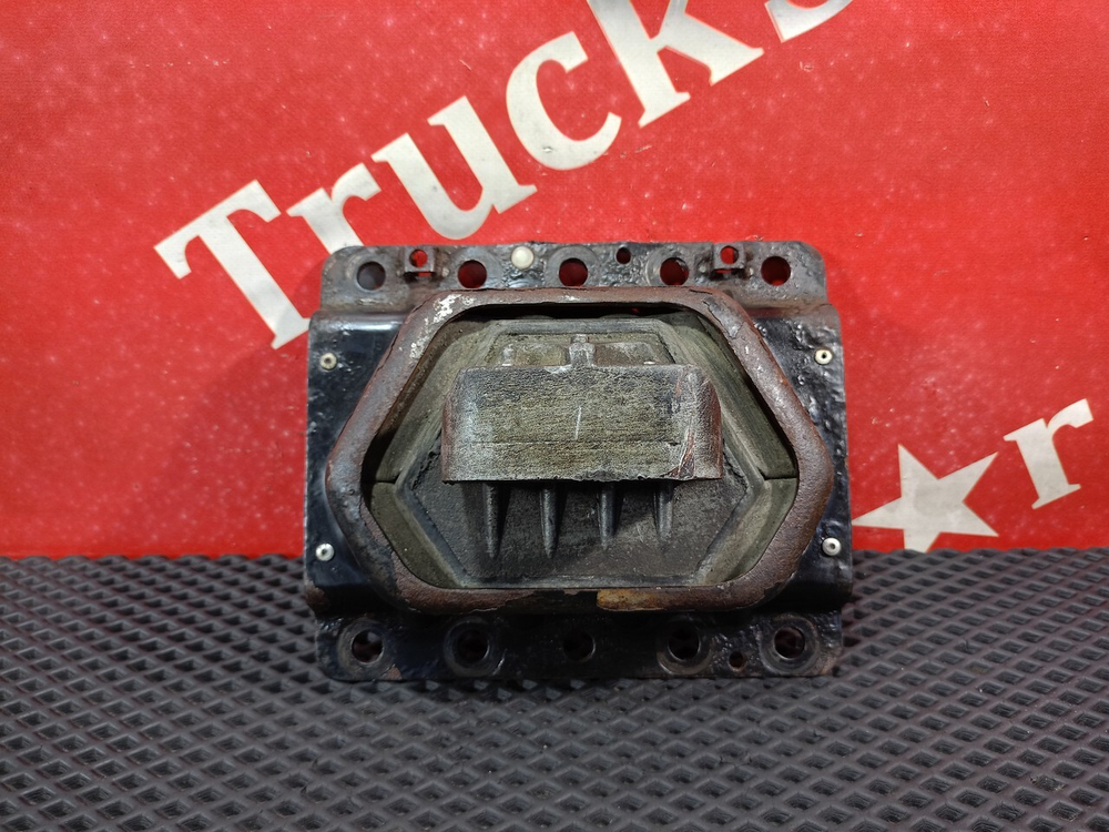 Подушка двигателя задняя