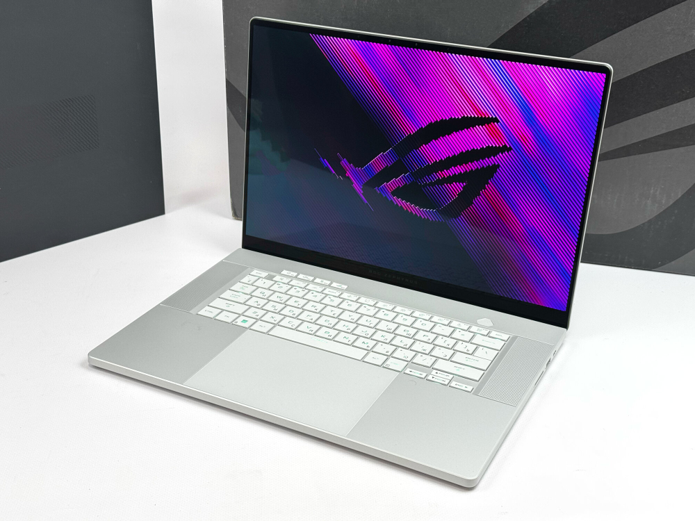 Ноутбук ASUS ROG Zephyrus Ultra 9 185H / RTX 4070 / 32GB / 1TB / 2.5K / 240Hz/ OLED / Win11 / RU-EN клавиатура