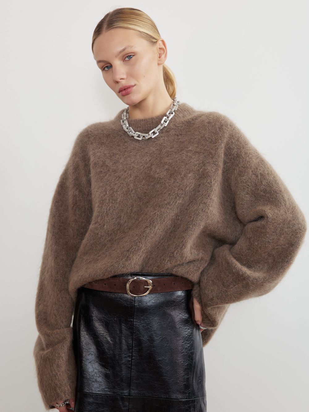 БАЗОВЫЙ РЕМЕНЬ С МЯТОЙ ПРЯЖКОЙ ЗАМША ТЕМНЫЙ ШОКОЛАД