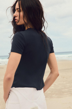 ZARA ФУТБОЛКА С ДЕКОРАТИВНОЙ СТРОЧКОЙ НА СПИНЕ, МОРСКОЙ СИНИЙ