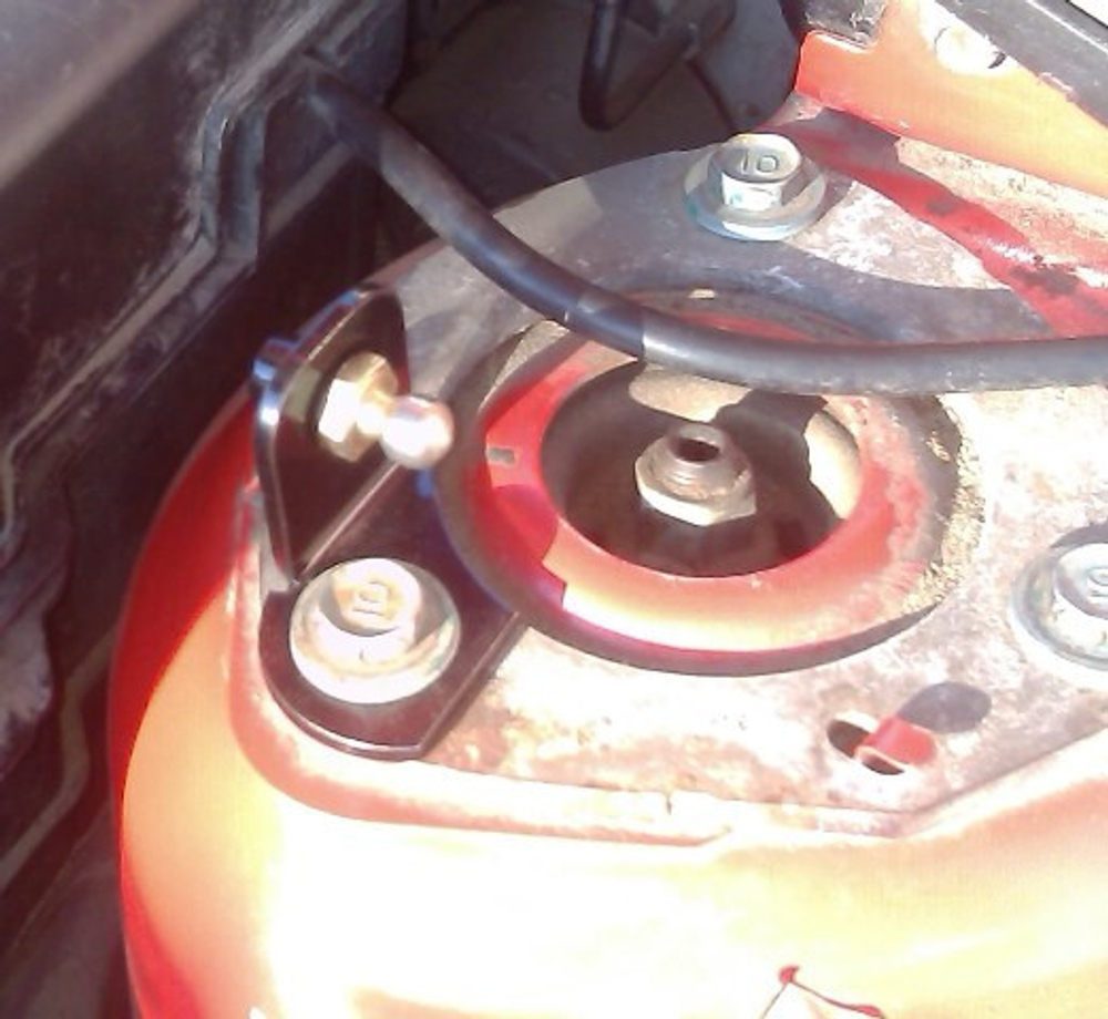 Амортизатор (упор) капота на Mazda 3 08-01/1(с 2003 по 2009 г.в.)Autoinnovation