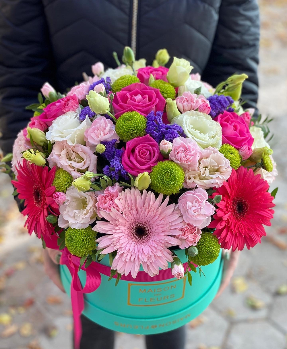 Летняя композиция в подарочной коробке "Maison des fleurs Tiffany & CO"