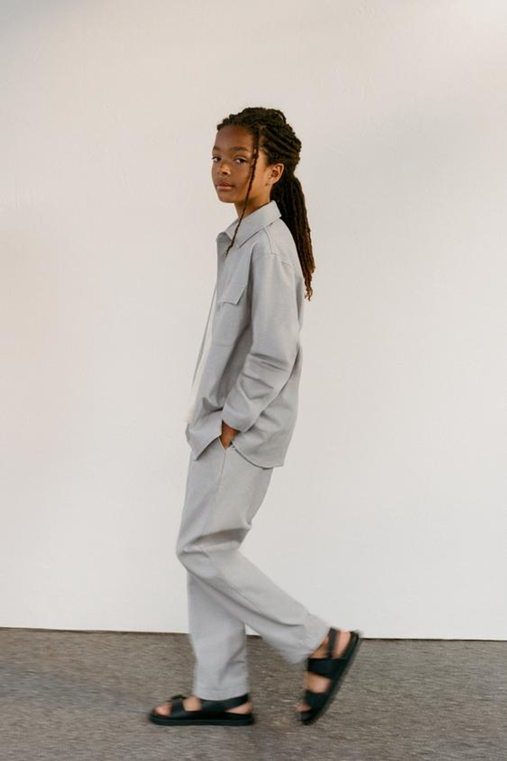 ZARA БРЮКИ RELAXED FIT COMFORT, ЖЕМЧУЖНО-СЕРЫЙ