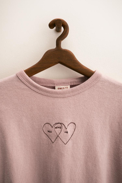 ZARA ZARA TIMELESS — ФУТБОЛКА С ВЫШИВКОЙ ORFAYO ©, РОЗОВЫЙ/ЛИЛОВЫЙ