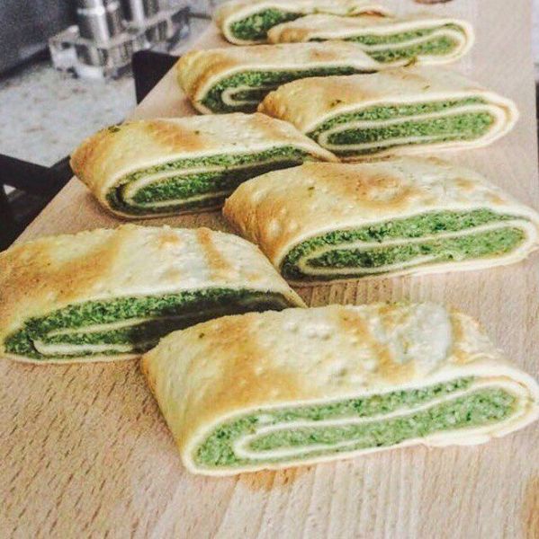 Протеиновые блинчики с куриным паштетом и шпинатом Протеиновые блинчики с куриным паштетом и шпинатом