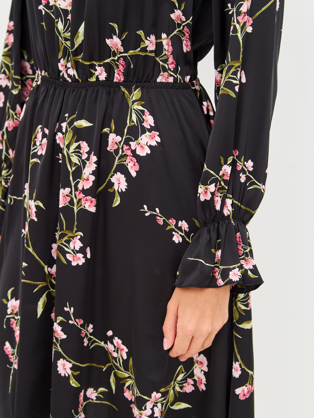 Платье мини 0155 черный шелк с цветами