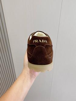 Кроссовки Prada