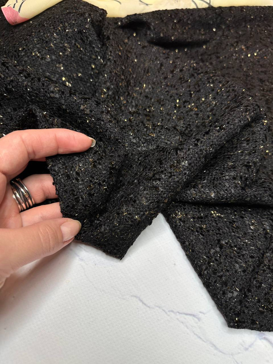 Костюмно-плательный смесовый твид с люрексом (Versace, 70%вискоза/10%люрекс/20%полиамид, Черный фон/золотые вспышки, 127, 476 гр/м2)