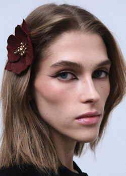 Заколка пион из натуральной кожи