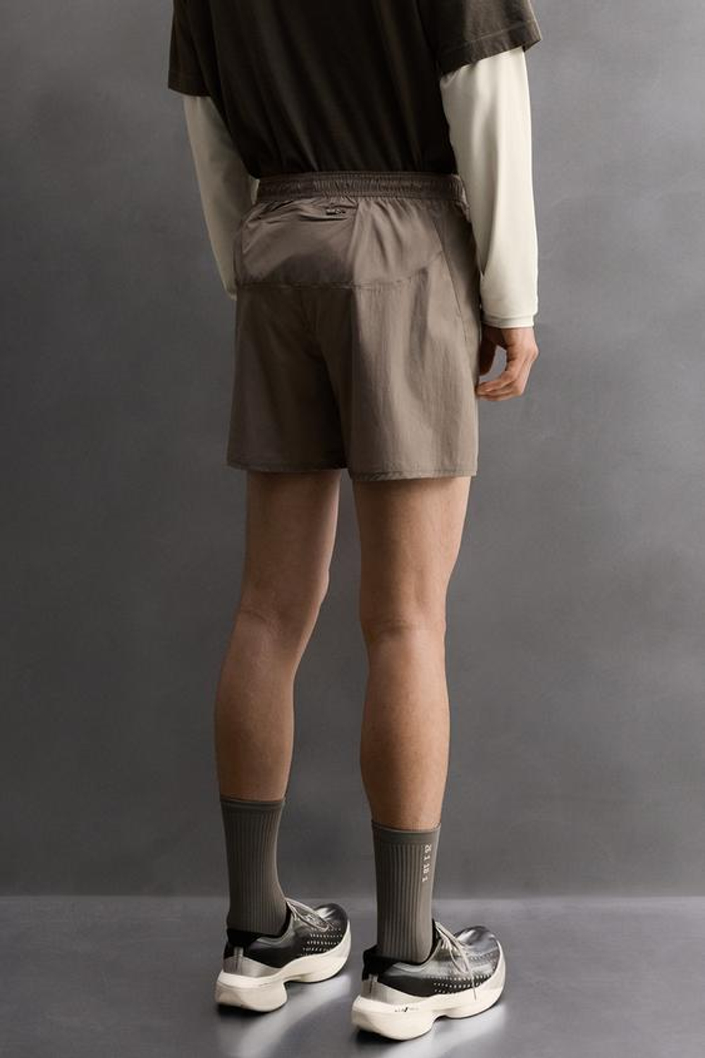 ZARA ЛЕГКИЕ БЕГОВЫЕ ШОРТЫ 5'', ПЕСОЧНЫЙ