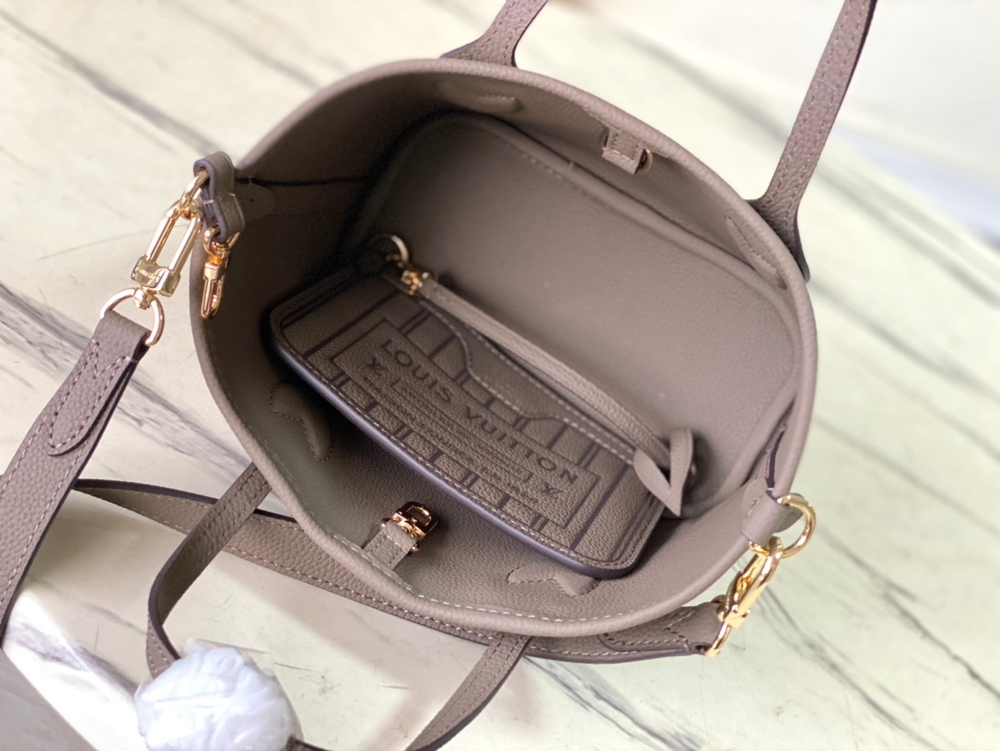Louis Vuitton Neverfull Bandouliere Inside Out BB