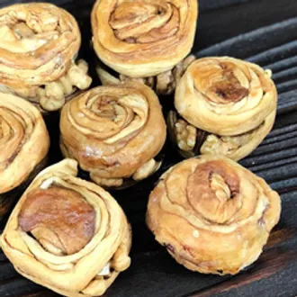 Дыня с курагой и грецким орехом в рулетах / 250 гр