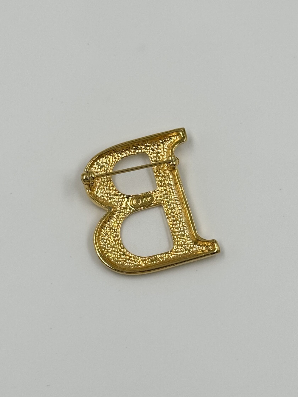 Брошь буква B Anne Klein
